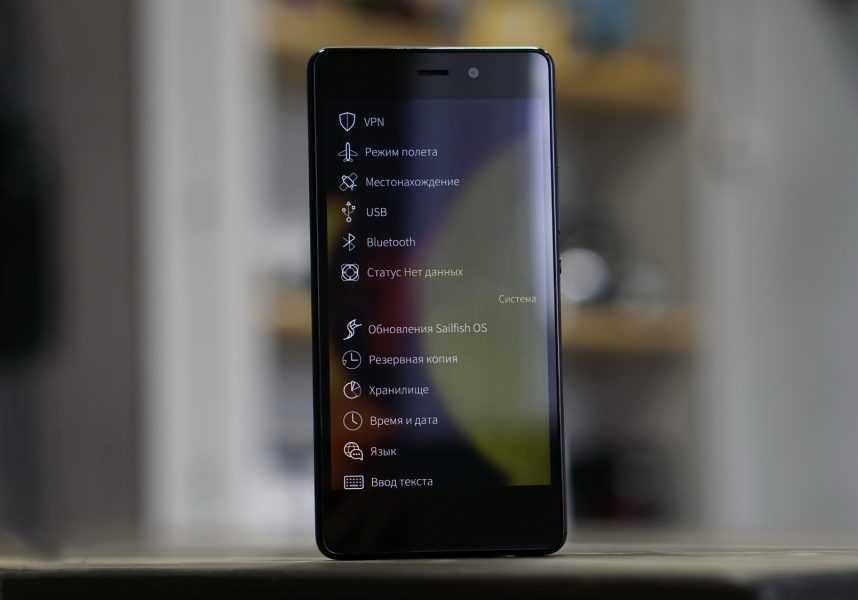 Российская компания Открытая мобильная платформа, занимающаяся адаптацией Sailfish OS для местного рынка, разработала смартфон с двумя операционными систем