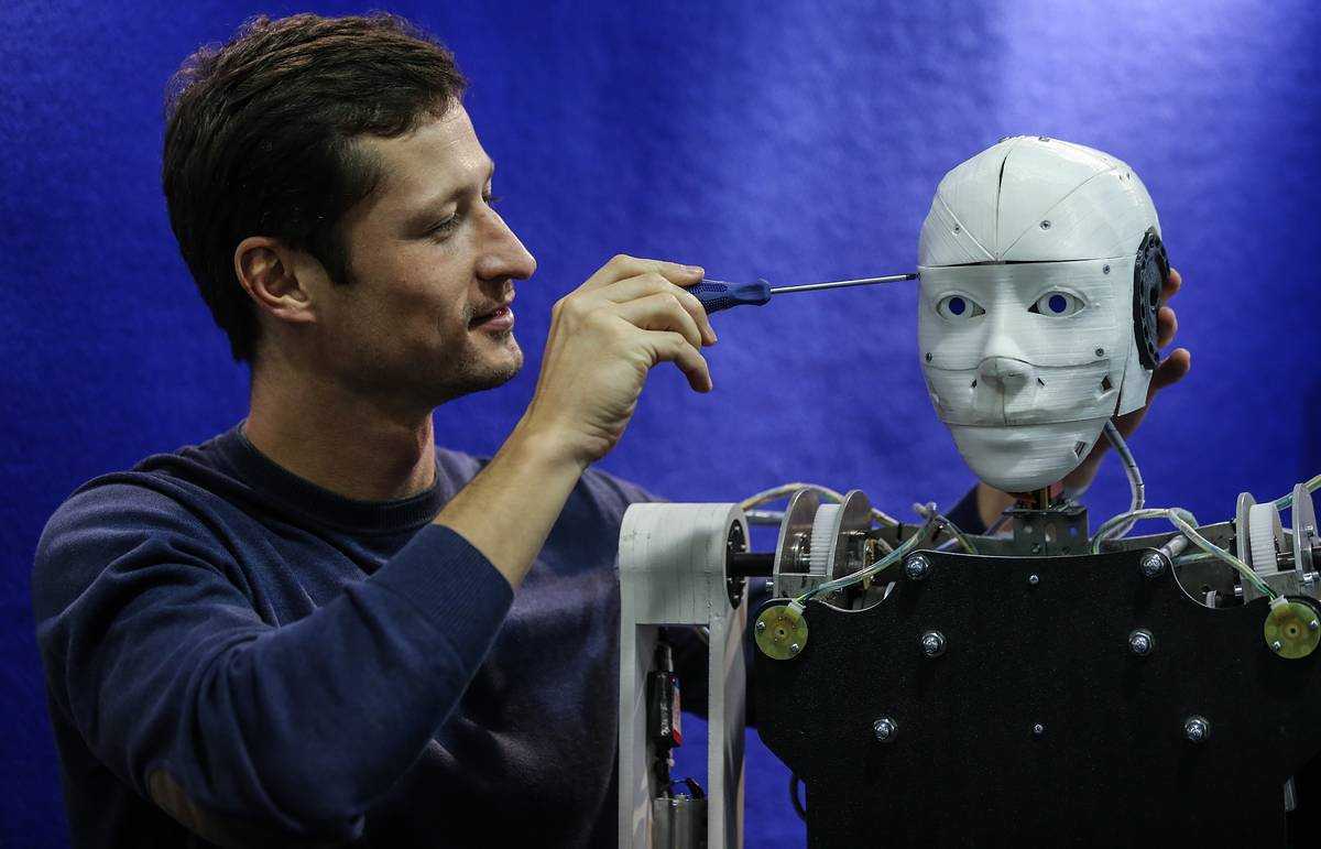 Робот искусственный интеллект говорящий. Искусственный интеллект. Кибернетика и искусственный интеллект. Кибернетика роботы. Современные роботы.