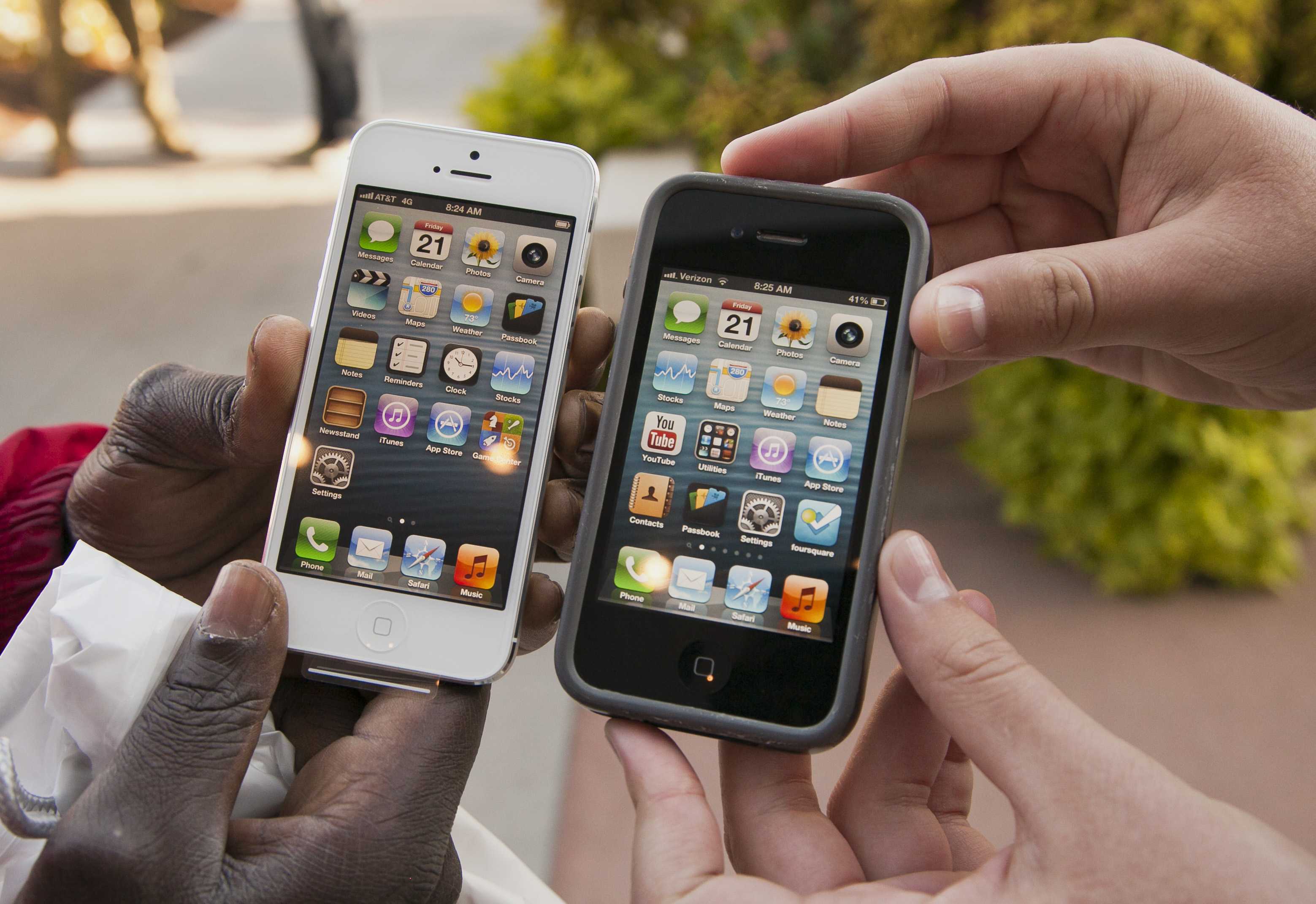 Какой из айфонов самый надежный. Apple iphone 1. Айфон Apple 2012 года. Первый айфон. Самый первый айфон.