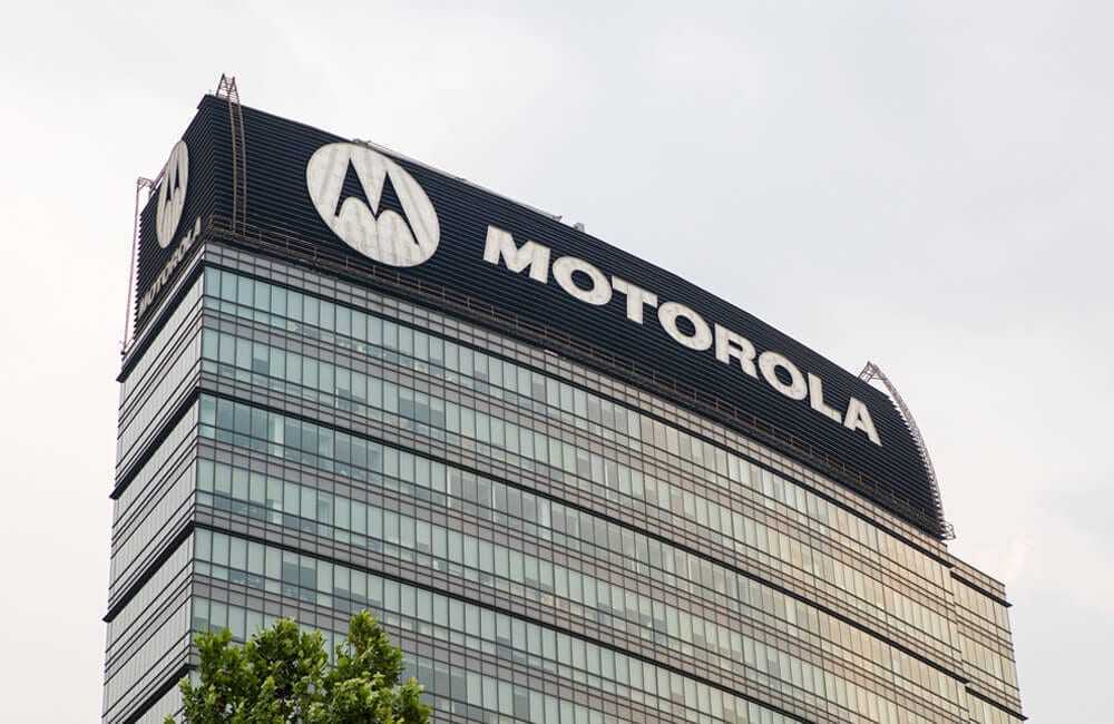 Почти год назад Lenovo за 2,9 миллиарда долларов купила у Google компанию Motorola Mobile Тогда это могло вызывать определенные опасения за продукты под бре