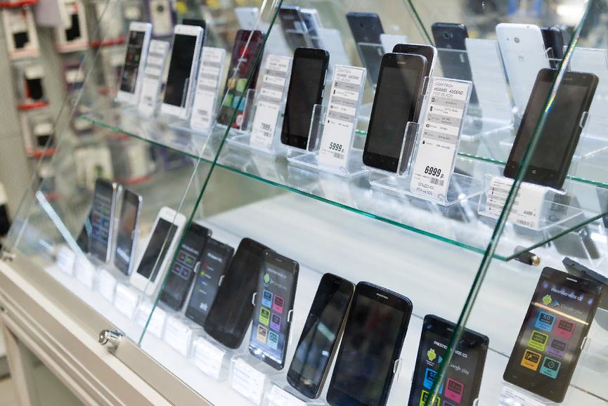 Стоит ли покупать телефон с витрины. всё, что вам нужно знать - androidinsider.ru