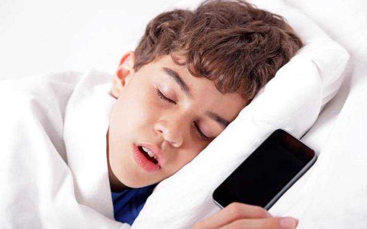 Мобильный телефон: вредно ли спать рядом с ним? - шаг к здоровью